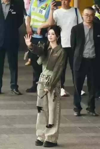 酷阵容怎么搭配衣服(酷酷的女生衣服搭配夏季)插图3