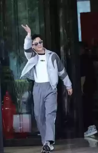 酷阵容怎么搭配衣服(酷酷的女生衣服搭配夏季)插图15