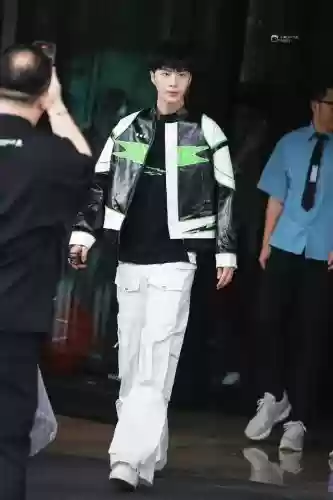 酷阵容怎么搭配衣服(酷酷的女生衣服搭配夏季)插图8