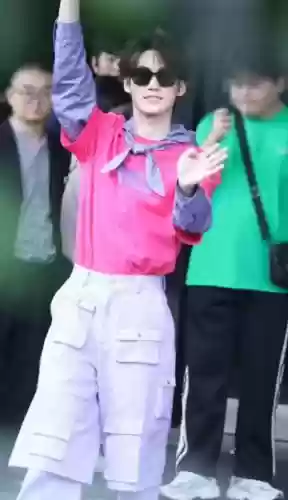 酷阵容怎么搭配衣服(酷酷的女生衣服搭配夏季)插图6