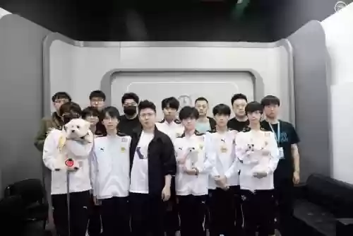 最简单的连胜阵容搭配(最佳11人0氪最强阵容)插图1