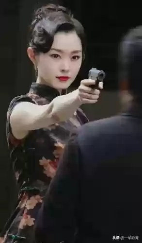 明星枪战武器大全图片，明星持枪霸气图片插图1